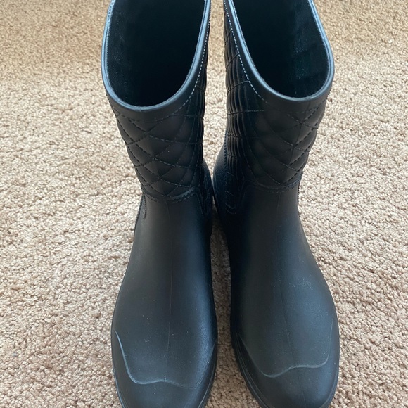 Quilted Rainboots - Picture 2 of 4